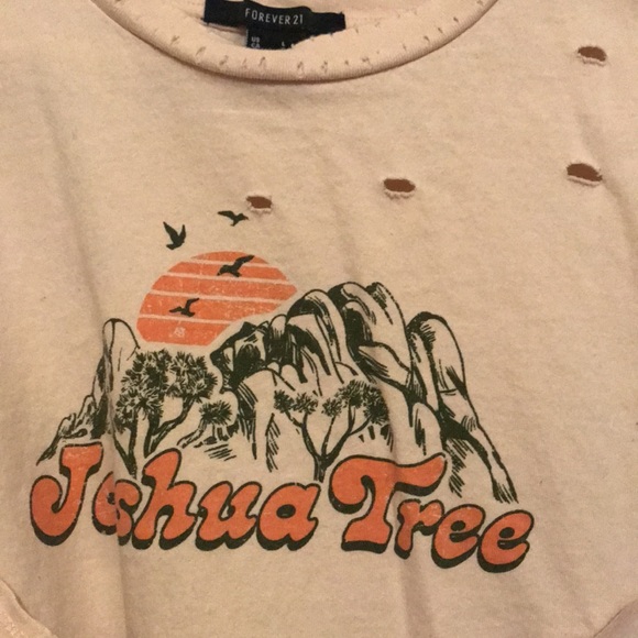 2 Forever 21 Cropped Shirts NEW YORK & Joshua Tree - Picture 5 of 7